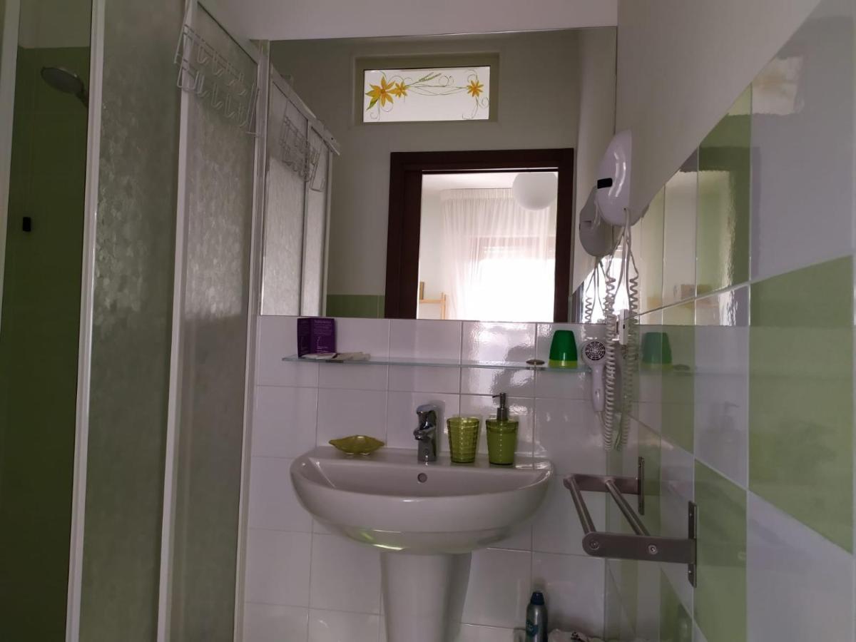 B&B La Casa Di Angelica Розето-дельи-Абруцци Экстерьер фото